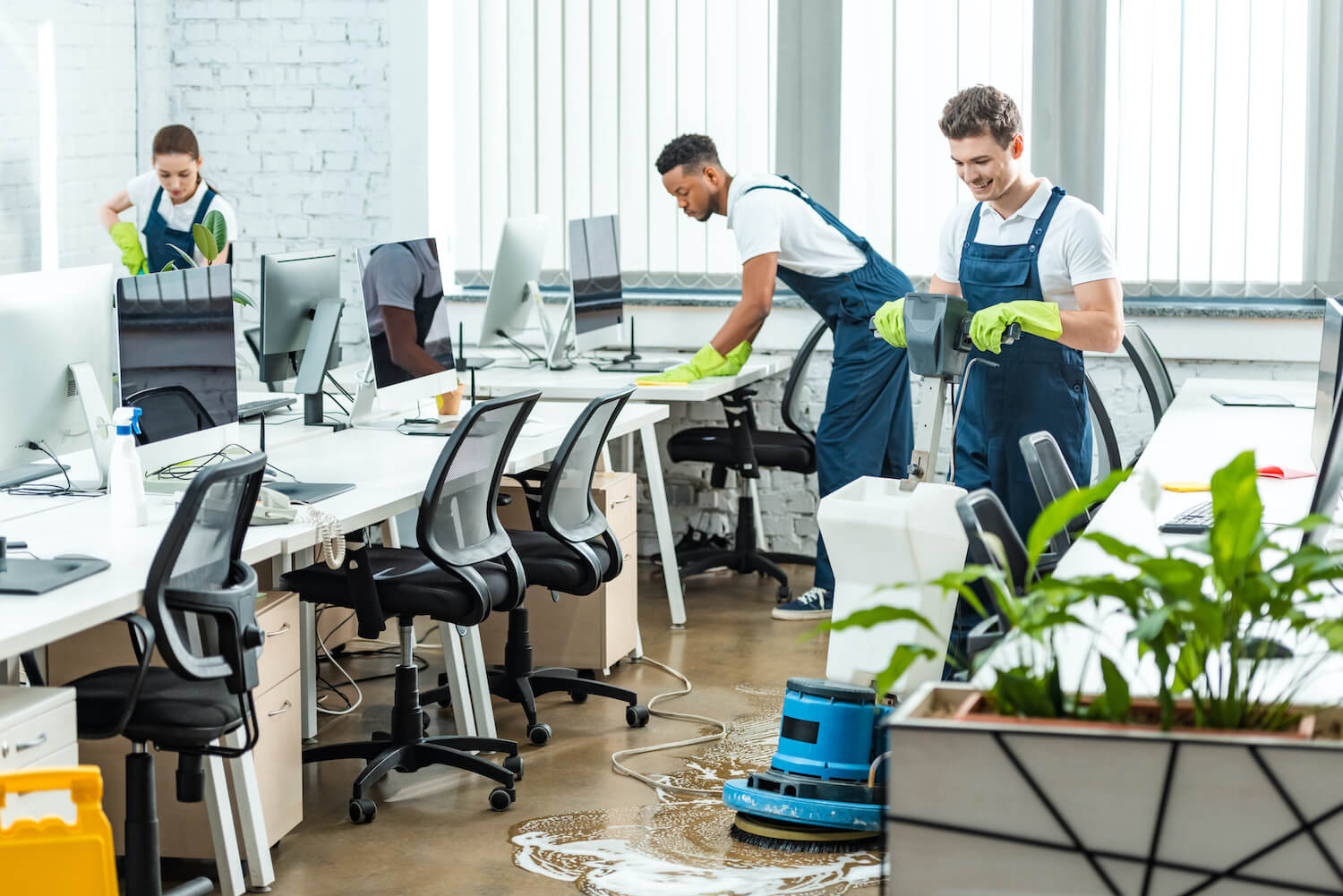 Commercial office cleaning team in Nashville, Tennessee